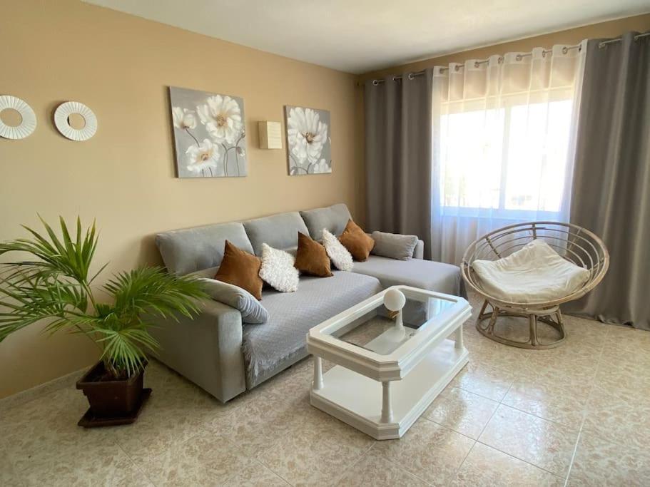 Lovely 1 Bedroom Apartment With Sea Views And Pool Estepona Extérieur photo